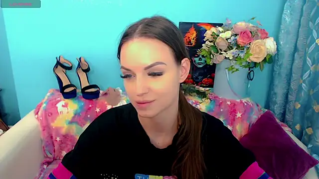 LindaaLu online show from March 19, 3:52 am