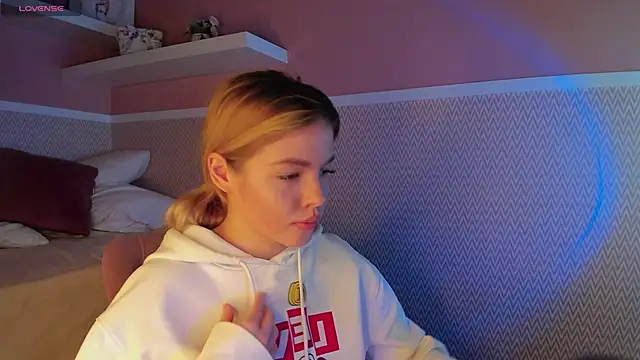 Snapshot of Anna_Robinson chatting on February 11, 1:20 am Anna Robinson online show from February 11, 1:20 am