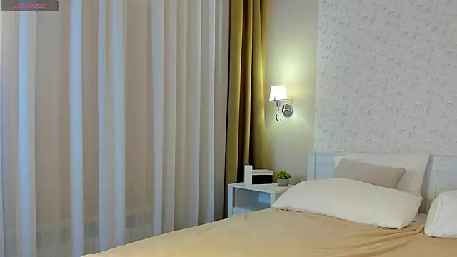 Snapshot of Anna_Robinson chatting on February 21, 5:24 am Anna Robinson online show from February 21, 5:24 am