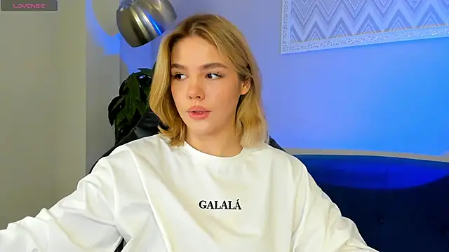 Snapshot of Anna_Robinson chatting on March 8, 1:06 am Anna Robinson online show from March 8, 1:06 am