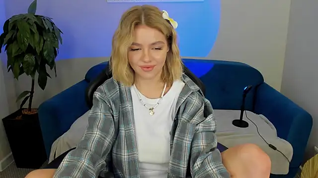 Snapshot of Anna_Robinson chatting on March 13, 1:32 am Anna Robinson online show from March 13, 1:32 am