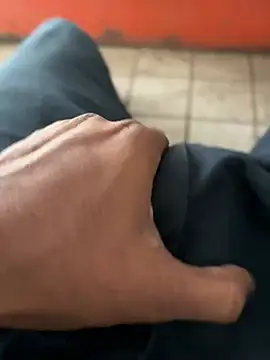 Snapshot of A-mira chatting on March 20, 7:47 am A-mira online show from March 20, 7:47 am