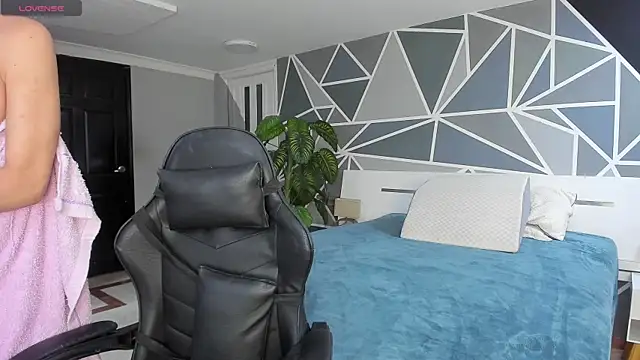 charolbruce 1 online show from March 19, 11:50 am