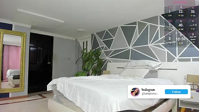 charolbruce 1 online show from October 8, 12:03 pm