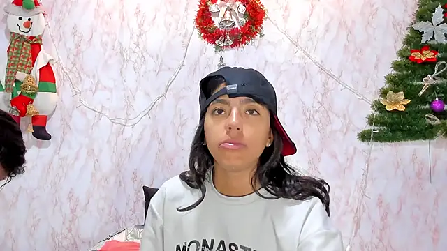 Snapshot of BarbieHotLaura chatting on December 28, 3:59 pm BarbieHotLaura online show from December 28, 3:59 pm