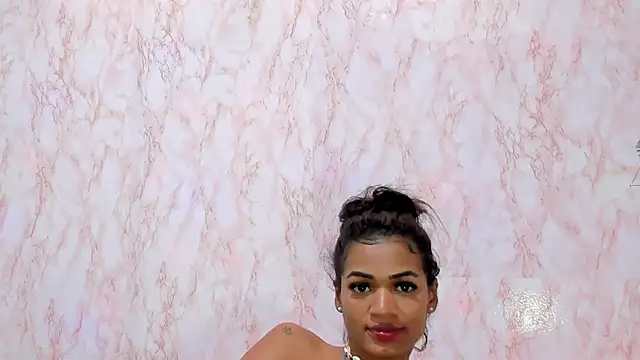 Snapshot of BarbieHotLaura chatting on January 6, 2:04 am BarbieHotLaura online show from January 6, 2:04 am