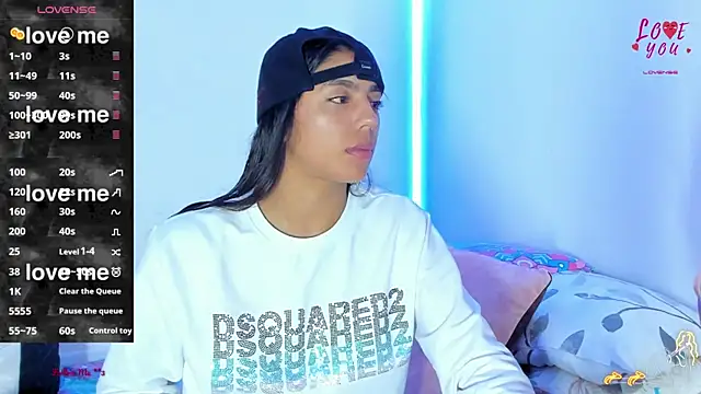 Snapshot of BarbieHotLaura chatting on January 17, 2:18 am BarbieHotLaura online show from January 17, 2:18 am