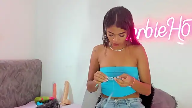 Snapshot of BarbieHotLaura chatting on October 11, 5:33 pm BarbieHotLaura online show from October 11, 5:33 pm