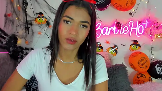 Snapshot of BarbieHotLaura chatting on October 22, 3:45 pm BarbieHotLaura online show from October 22, 3:45 pm