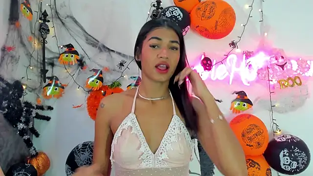 Snapshot of BarbieHotLaura chatting on October 26, 4:02 pm BarbieHotLaura online show from October 26, 4:02 pm