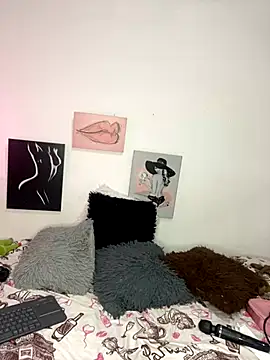 Snapshot of BarbieHotLaura chatting on November 29, 2:58 am BarbieHotLaura online show from November 29, 2:58 am