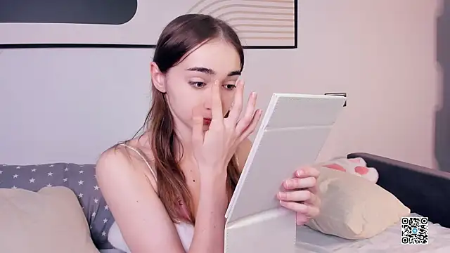 PollyBeev online show from September 19, 9:00 am