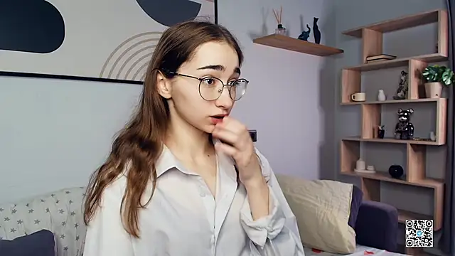 PollyBeev online show from October 10, 7:18 am