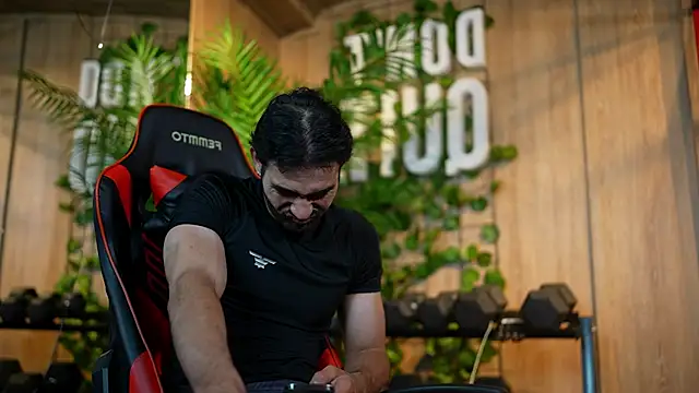 Austin bolt online show from December 11, 5:10 am