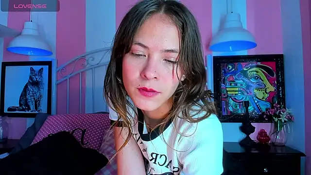 Snapshot of Liah_Grey8 chatting on December 17, 2:01 am Liah Grey8 online show from December 17, 2:01 am