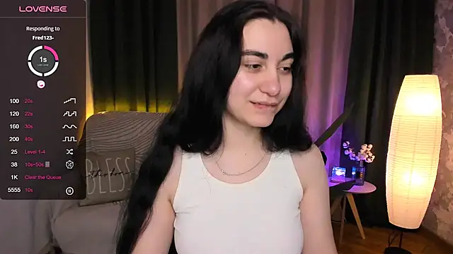 hannacheekss  online show from December 7, 2:09 am