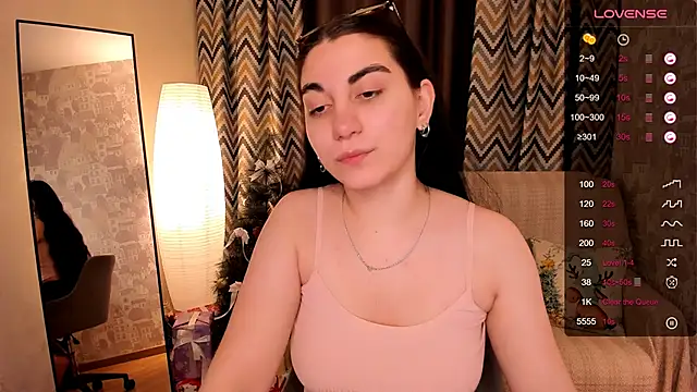 hannacheekss  online show from December 18, 2:21 am