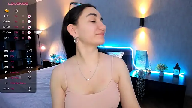 hannacheekss  online show from January 14, 5:19 am