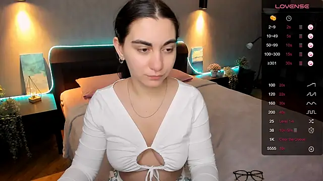 hannacheekss  online show from February 7, 9:58 am