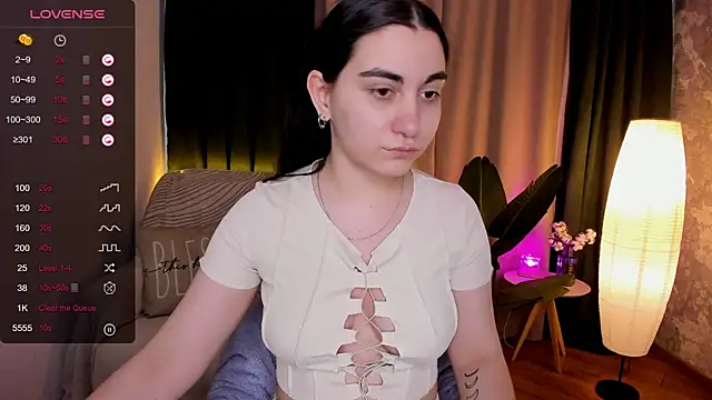 hannacheekss  online show from March 10, 8:15 am