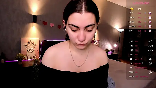 hannacheekss  online show from September 12, 2:00 am