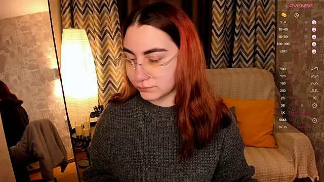 hannacheekss  online show from November 6, 2:01 am