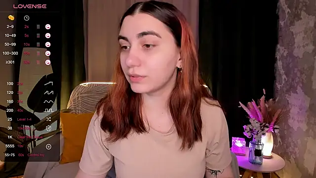 hannacheekss  online show from November 19, 2:11 am