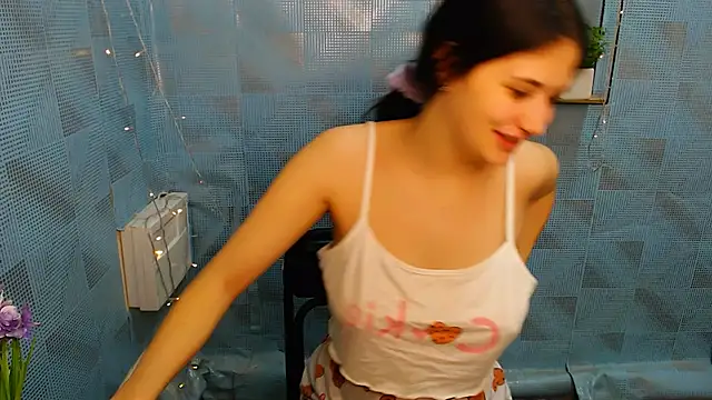 Snapshot of AliceSexyyy_ chatting on December 21, 2:09 am AliceSexyyy online show from December 21, 2:09 am