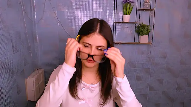 Snapshot of AliceSexyyy_ chatting on January 6, 1:30 pm AliceSexyyy online show from January 6, 1:30 pm