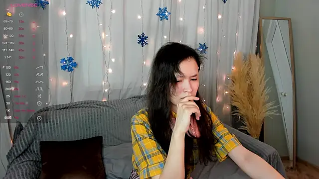 Emily Strikeee online show from December 17, 7:18 am