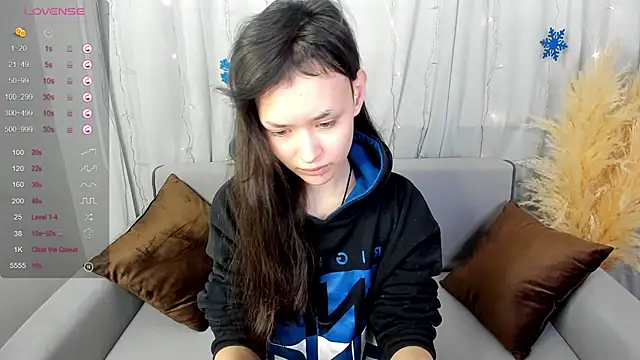 Emily Strikeee online show from December 26, 9:33 am