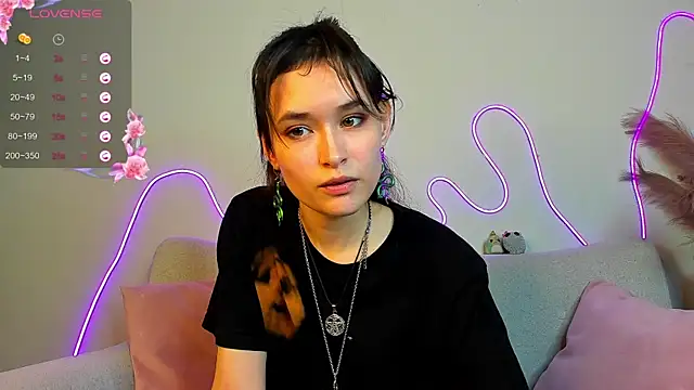 Emily Strikeee online show from February 11, 1:20 pm