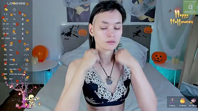 Emily Strikeee online show from October 31, 9:54 am