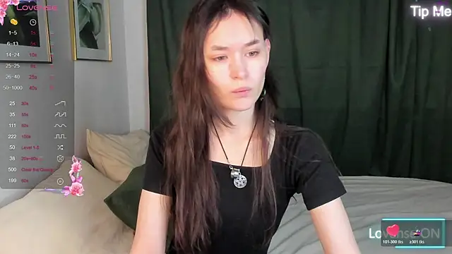 Emily Strikeee online show from November 6, 10:05 am