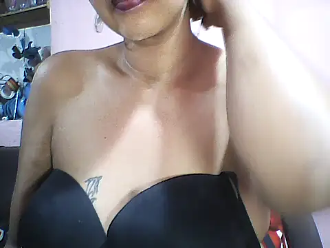 layanah12 online show from September 11, 6:19 pm