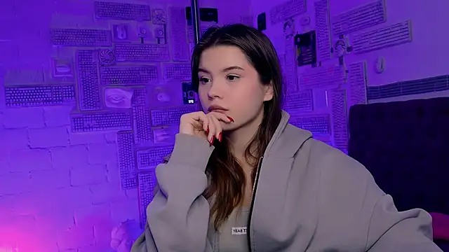 EvaThopson online show from February 6, 12:05 pm