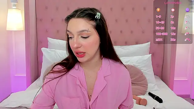 Snapshot of GiaCale chatting on February 28, 11:56 pm GiaCale online show from February 28, 11:56 pm