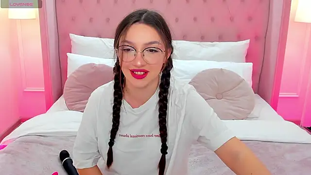 Snapshot of GiaCale chatting on March 1, 8:31 pm GiaCale online show from March 1, 8:31 pm