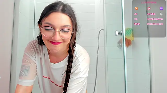 Snapshot of GiaCale chatting on March 1, 11:37 pm GiaCale online show from March 1, 11:37 pm