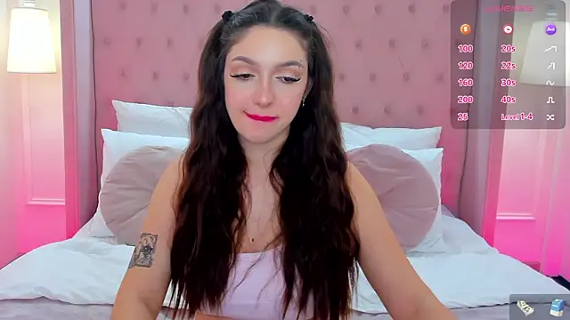 Snapshot of GiaCale chatting on March 2, 11:42 pm GiaCale online show from March 2, 11:42 pm