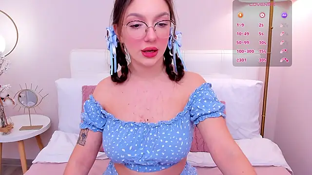 Snapshot of GiaCale chatting on March 4, 11:40 am GiaCale online show from March 4, 11:40 am