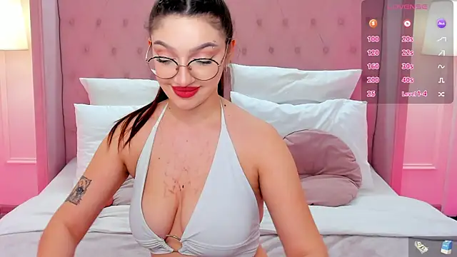 Snapshot of GiaCale chatting on March 12, 1:19 pm GiaCale online show from March 12, 1:19 pm