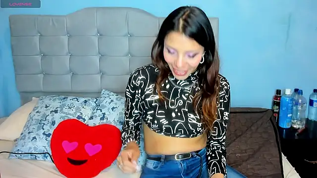 Selenakyle92  online show from January 17, 8:33 pm