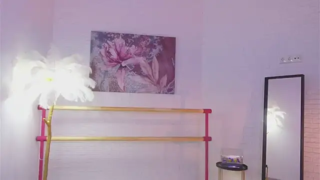 lylylovesyou online show from December 14, 8:45 am