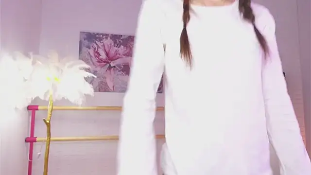 lylylovesyou online show from December 23, 5:39 am