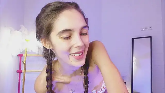 lylylovesyou online show from December 24, 8:44 am