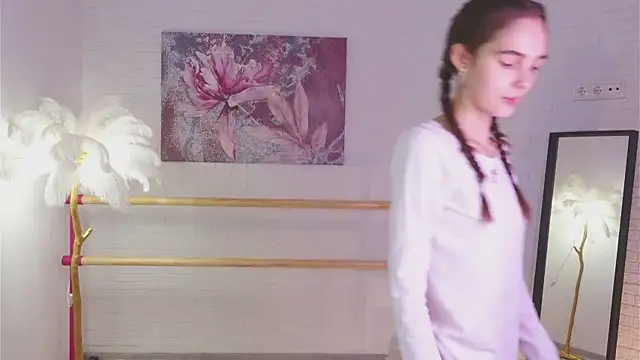 lylylovesyou online show from January 11, 6:03 am