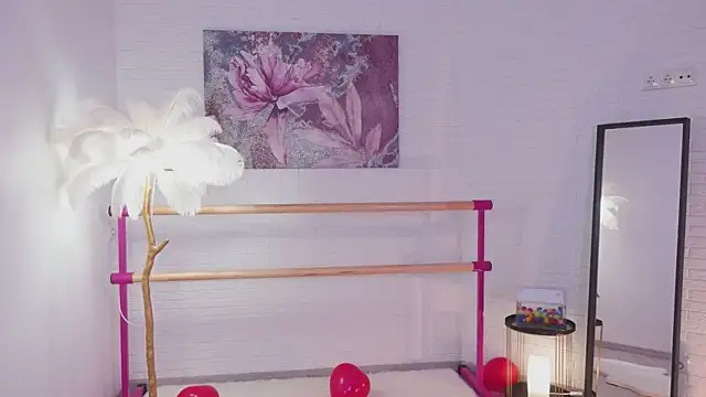 lylylovesyou online show from February 20, 5:44 am