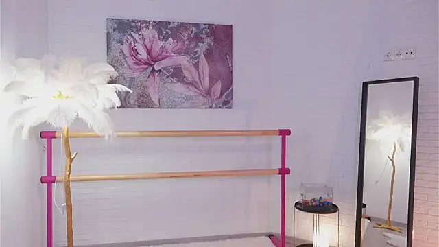 lylylovesyou online show from March 5, 5:40 am