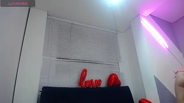  lucysmith online show from March 11, 12:54 am